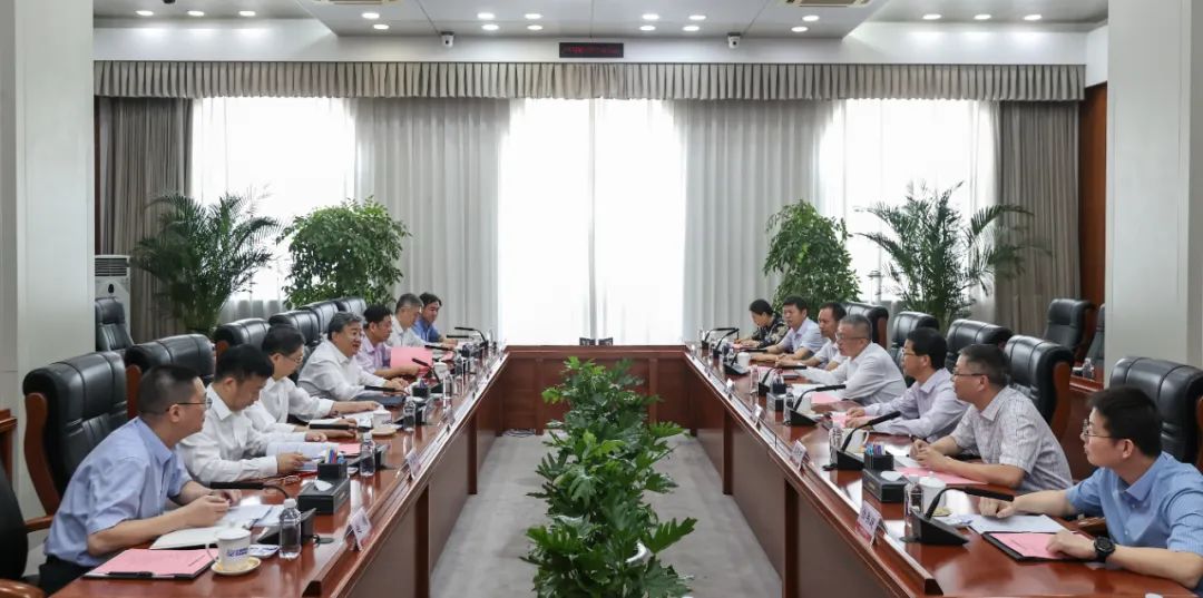 余劍鋒會見山東大學(xué)黨委書記任友群一行